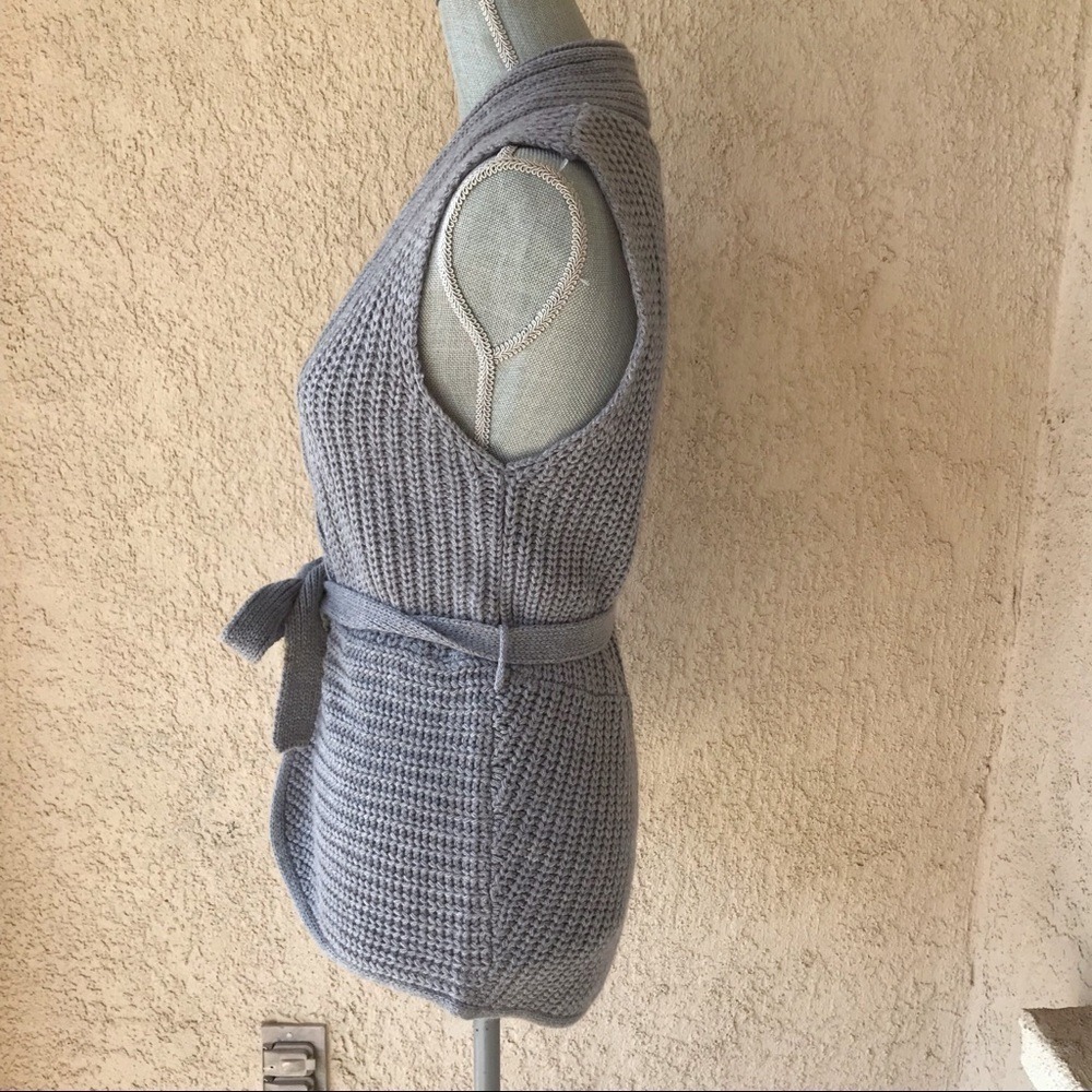 Gray Cable Knit Sleeveless Cardigan Sweater Vest - Medium - Picture 3 of 7